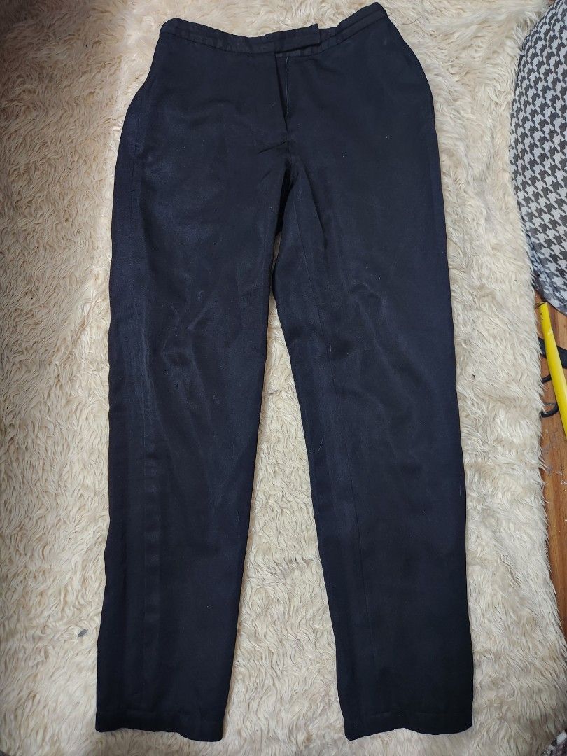 paperdolls black uniform/work trouser slacks (Category: Other Bottoms) located in Quezon City. Submitted by decluttering.cat (Listing ID 1460828843, Image 1). Description: has slight lints and needs rewash faq: -when worn? : no when worn. pls refer to photos for measurements. - authentic: not guaranteed -delivery: jnt for shipping (44 pesos ship rate around metro manila), or same day delivery booked by buyer -lp? : can negotiate unless stated las