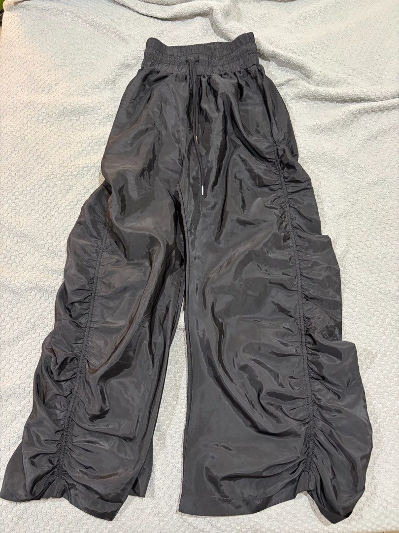 Parachute Pants (Category: Other Bottoms) located in Bacoor. Submitted by safecloud.a52cfe (Listing ID 1460873419, Image 2). Description: No issues W - 18 Stretchable Height reference: 5’5 Used once Purchased in Japan Location: Bacoor Cavite .