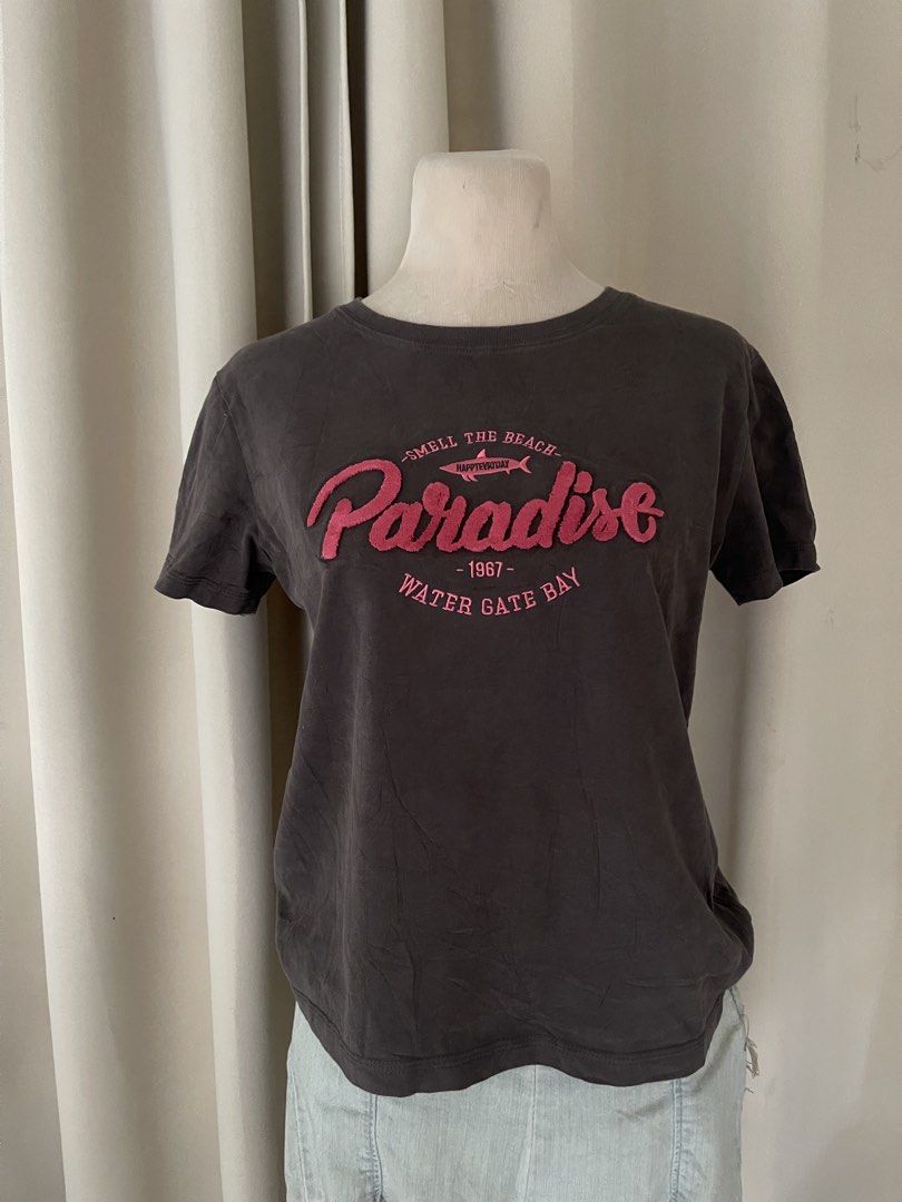 Paradise Water Gate Bay Tee (Category: Shirts) located in Cainta. Submitted by zlove111 (Listing ID 1460730805, Image 1). Description: - Grey t-shirt with 'Paradise' graphic print - Features text: 'Smell the Beach', '1967', 'Water Gate Bay' - Graphic has a unique textured feel - Classic short sleeves and crew neck design - Ideal for everyday casual wear medium 19l cotto fabric .