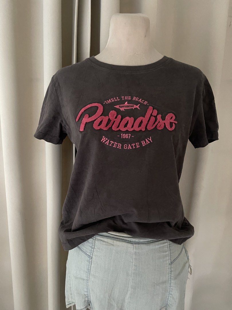 Paradise Water Gate Bay Tee (Category: Shirts) located in Cainta. Submitted by zlove111 (Listing ID 1460730805, Image 3). Description: - Grey t-shirt with 'Paradise' graphic print - Features text: 'Smell the Beach', '1967', 'Water Gate Bay' - Graphic has a unique textured feel - Classic short sleeves and crew neck design - Ideal for everyday casual wear medium 19l cotto fabric .