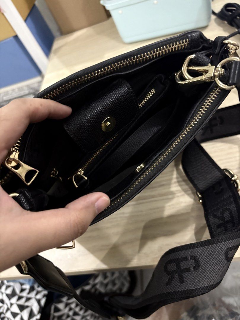Parfois Shoulder Bag (Category: Shoulder Bags) located in Rizal. Submitted by itslun4a (Listing ID 1460829732, Image 2). Description: RFS: Decluttering Original Price: ₱3500.