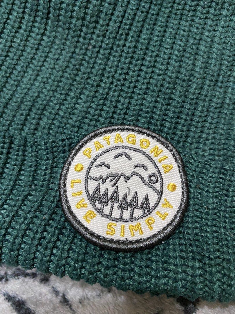 Patagonia,(Pinyon Green) Beanie hat (Category: Beanies) located in Cavite. Submitted by jc_thrift95 (Listing ID 1460794184, Image 3). Description: - a Patagonia Kids’ Logo Beanie (specifically featuring the “Live Simply Crest” patch in a Pinyon Green colorway. - Color rate 9/10 - Cut tag - See details picture for dimes..