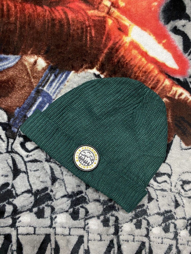 Patagonia,(Pinyon Green) Beanie hat (Category: Beanies) located in Cavite. Submitted by jc_thrift95 (Listing ID 1460794184, Image 1). Description: - a Patagonia Kids’ Logo Beanie (specifically featuring the “Live Simply Crest” patch in a Pinyon Green colorway. - Color rate 9/10 - Cut tag - See details picture for dimes..