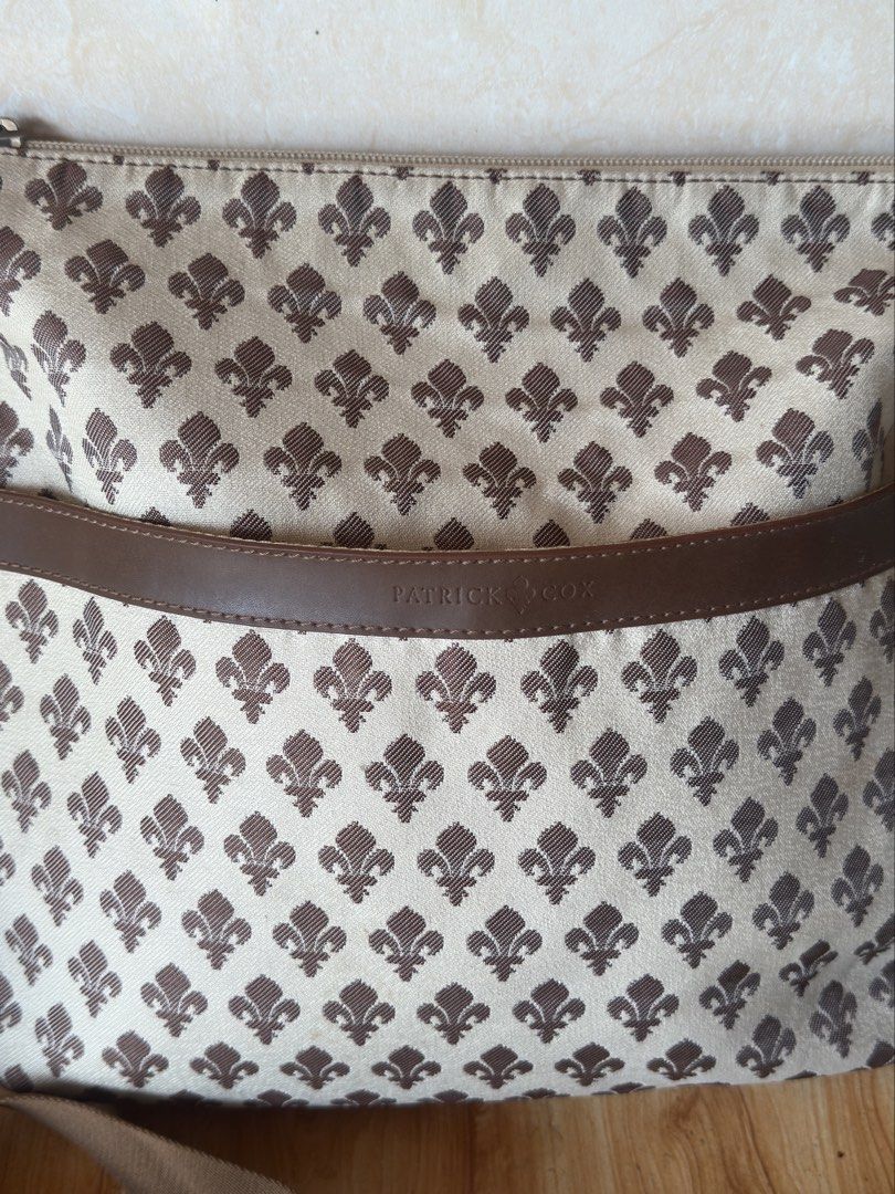 Patrick cox sling bag (Category: Cross-body Bags) located in Caloocan City. Submitted by hariel_beverly_onlineshop (Listing ID 1460769121, Image 2). Description: Location north caloocan .