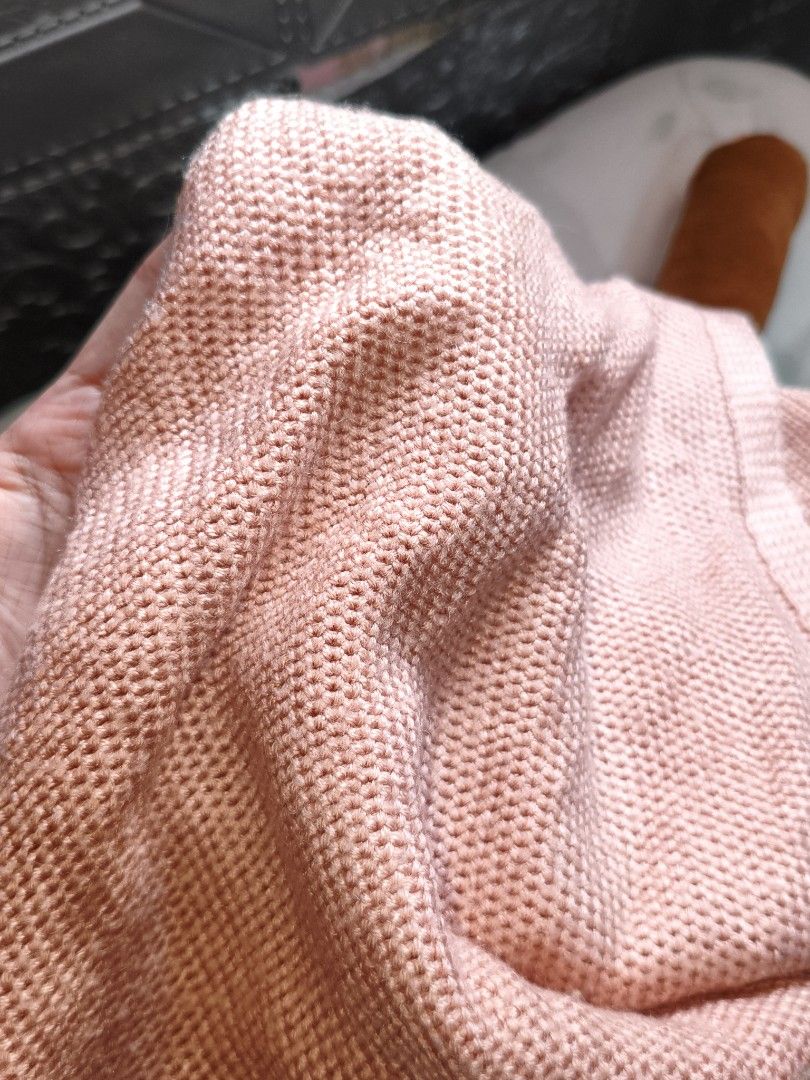 Peach Cardigan (Category: Coats, Jackets and Outerwear) located in Las Pinas. Submitted by dnbrbnt (Listing ID 1460861169, Image 2). Description: size med to semi large super nice in actual loc. las piñas.