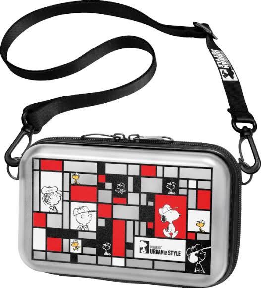 Peanuts Snoopy Hard Case Sling Bag (Category: Cross-body Bags) located in Quezon City. Submitted by kitsune.treasures (Listing ID 1460861439, Image 1). Description: *First to pay policy! *1 day reservation only. Failure to pay on time, auto cancel. 📍Quezon City * MOD: J&T | Lalamove * MOP: GCASH | BPI 📦ON HAND AND READY TO SHIP! CONDITION: WHAT YOU SEE IS WHAT YOU GET. Dimensions: Kindly check the photos for the actual measurements. Please chec