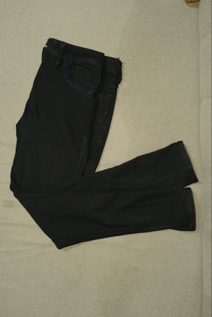 Penshoppe Size 32 Reversible Pants (Category: Jeans) located in Makati City. Submitted by ray_sells (Listing ID 1460779698, Image 2). Description: Second Hand Item (Personal Wardrobe) - What you see is what you get. - Used but not in a bad condition. - Reason for selling: Decluttering. .