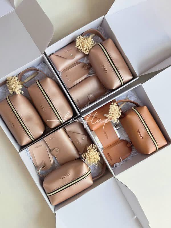 🎁Personalized Handmade Leather Gifts✨ (Category: Other Stationery & Craft) located in Manila. Submitted by khrizeller (Listing ID 1460877536, Image 3). Description: 🎁No minimum order required - Leather Gift Sets / Individual pieces - ✨ ⏲️Fast turnaround,4-5days processing⏲️ ⚡We also accept rush order - same day deliver⚡ 🎁Give gifts that are useful, affordable and elegant — perfect for: 🎉 Birthdays & Baptismal Souvenirs 👩‍👧 Ninang & Ninong G