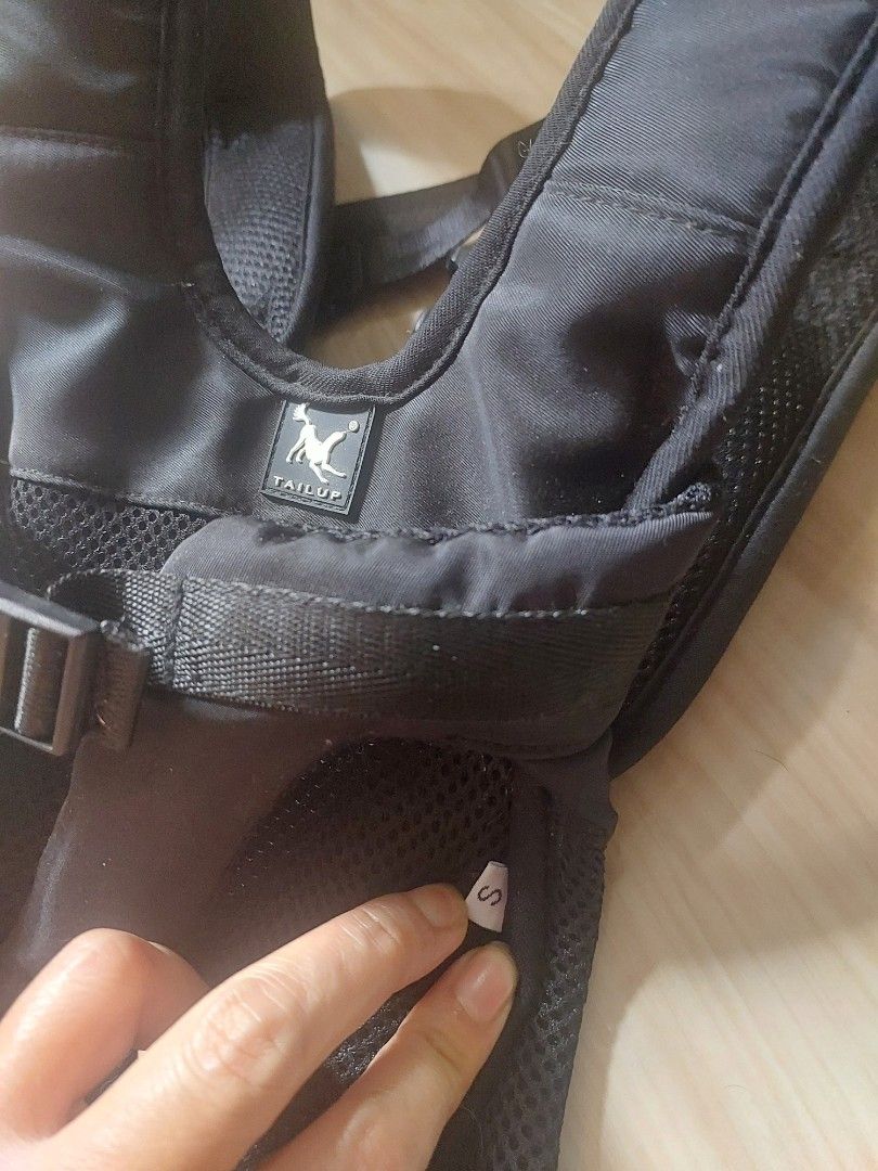 Pet front /back carrier backpack small size (Category: Homes & Other Pet Accessories) located in Manila. Submitted by kristinera72772 (Listing ID 1460731536, Image 2). Description: .