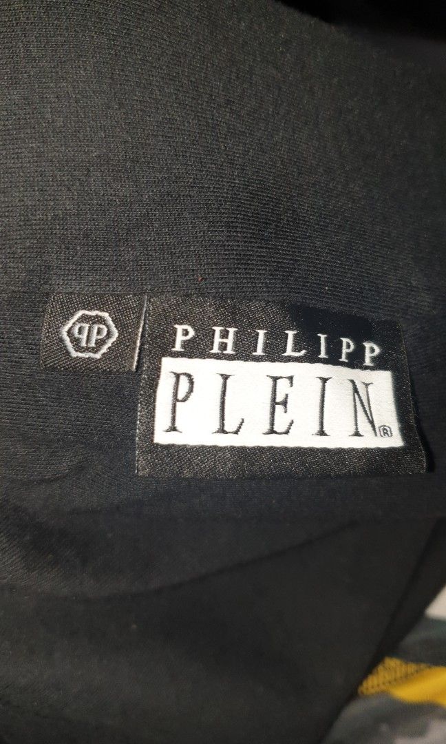Philipp plein Xl minimal issue (Category: Activewear) located in Santa Rosa. Submitted by thriftnpritz (Listing ID 1460727137, Image 3). Description: XL ON TAG 23 29.