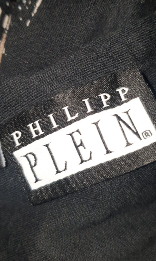 Philipp plein Xl minimal issue (Category: Activewear) located in Santa Rosa. Submitted by thriftnpritz (Listing ID 1460727137, Image 2). Description: XL ON TAG 23 29.