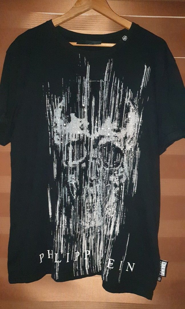 Philipp plein Xl minimal issue (Category: Activewear) located in Santa Rosa. Submitted by thriftnpritz (Listing ID 1460727137, Image 1). Description: XL ON TAG 23 29.