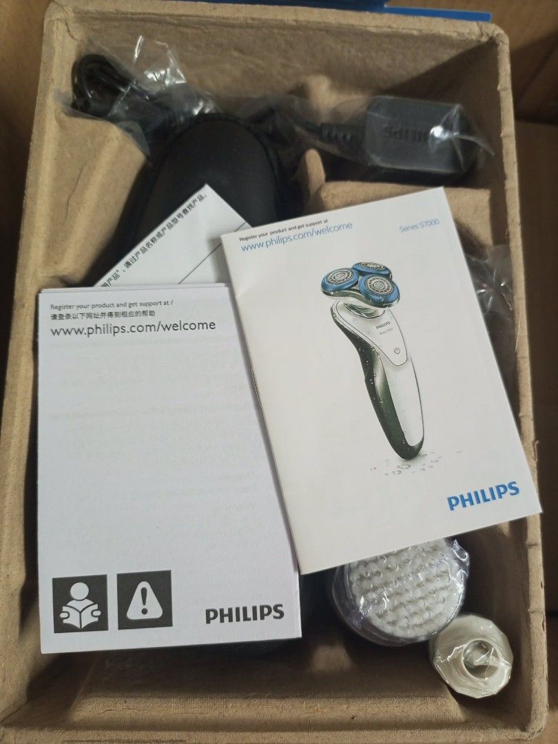 Philips Series 7000 (Category: Men's Grooming) located in Caloocan City. Submitted by trishaaagamboa (Listing ID 1460874635, Image 1). Description: Brand new.