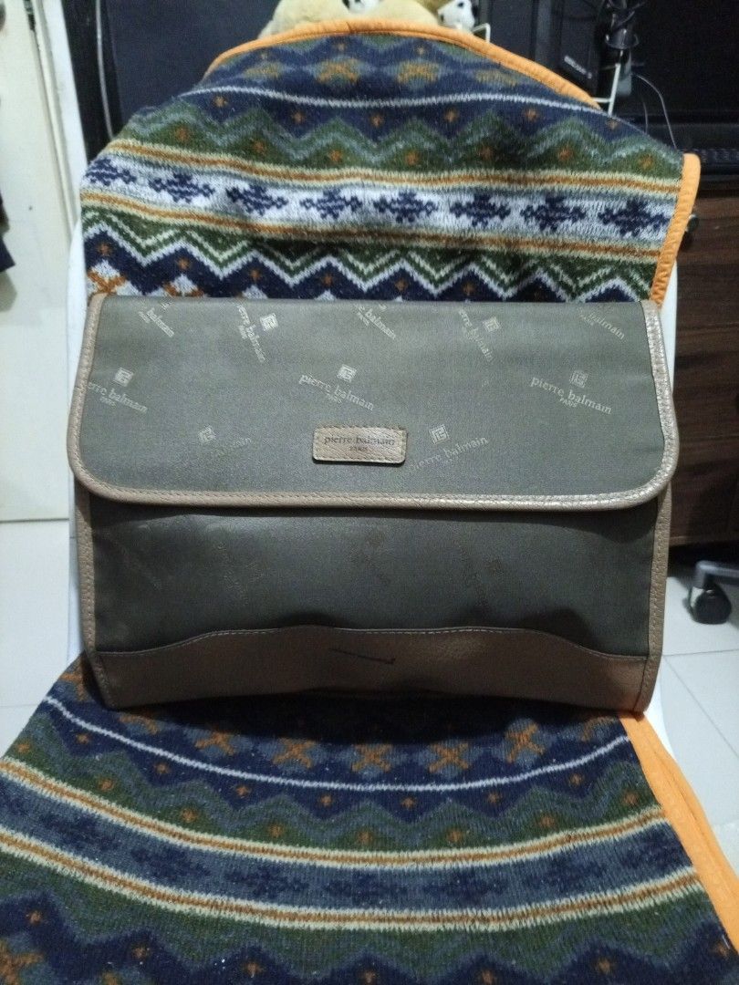 Pierre Balmain Pouch (Category: Belt bags, Clutches and Pouches) located in Davao. Submitted by hermiepiam75360 (Listing ID 1460784883, Image 1). Description: .