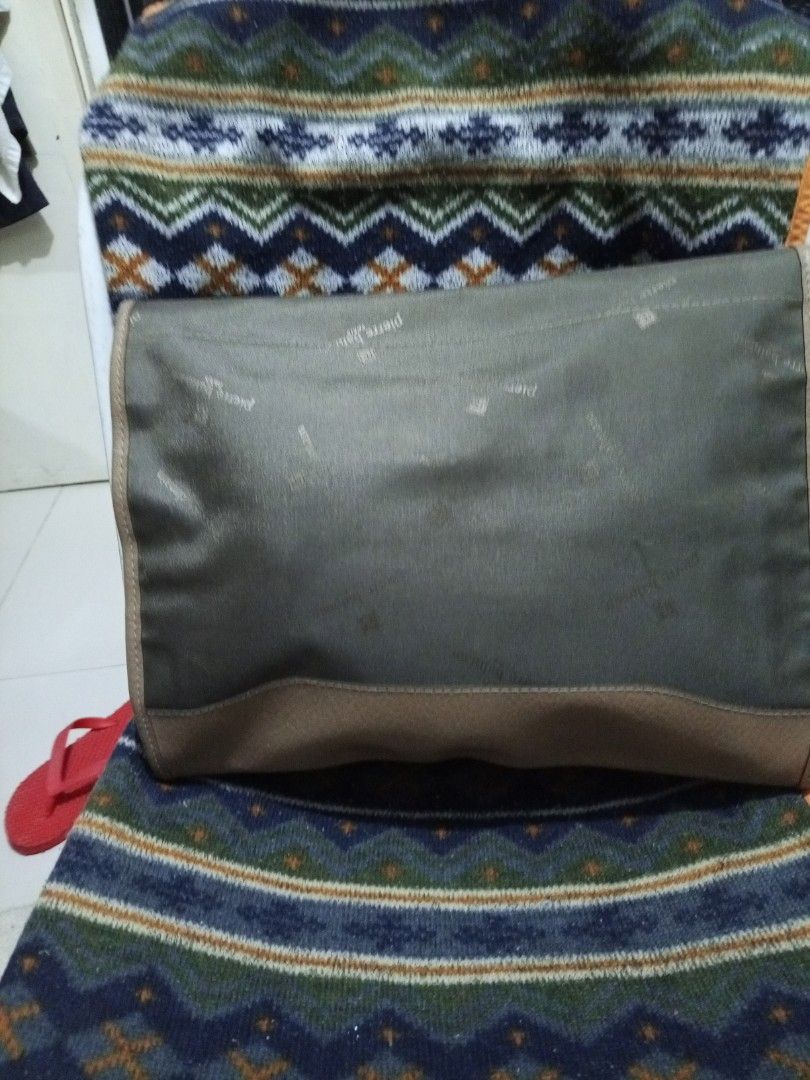 Pierre Balmain Pouch (Category: Belt bags, Clutches and Pouches) located in Davao. Submitted by hermiepiam75360 (Listing ID 1460784883, Image 3). Description: .