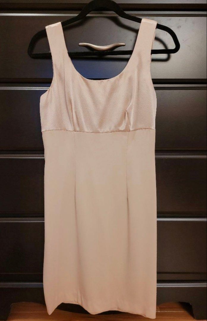 Pink cocktail dress (Category: Dresses) located in Pakil. Submitted by roserarela (Listing ID 1460740484, Image 1). Description: Vintage Dress.