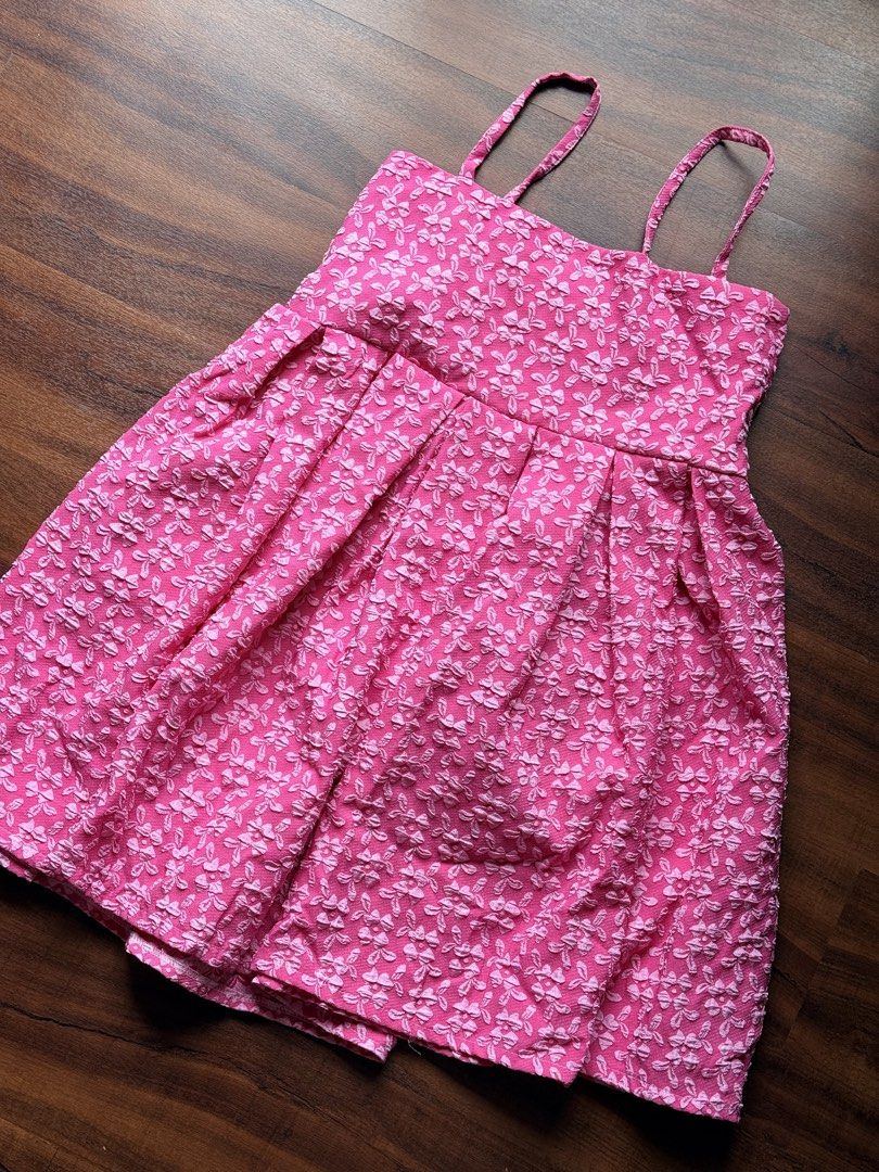 Pink Floral Dress (Category: Dresses) located in Pasay City. Submitted by wnznmtmrs (Listing ID 1460869411, Image 2). Description: .