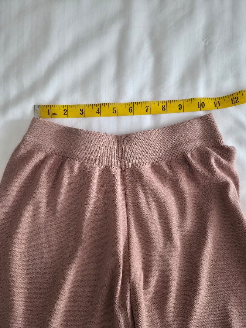 Pink Knit Wide Leg Cropped Pants (Category: Other Bottoms) located in Quezon City. Submitted by corrnic (Listing ID 1460727729, Image 2). Description: - Light pink wide leg cropped pants - Comfortable elastic waistband - Made from soft knit material - Versatile for casual or dressed-up occasions - Approximate measurements: 13" waist, 27" length.