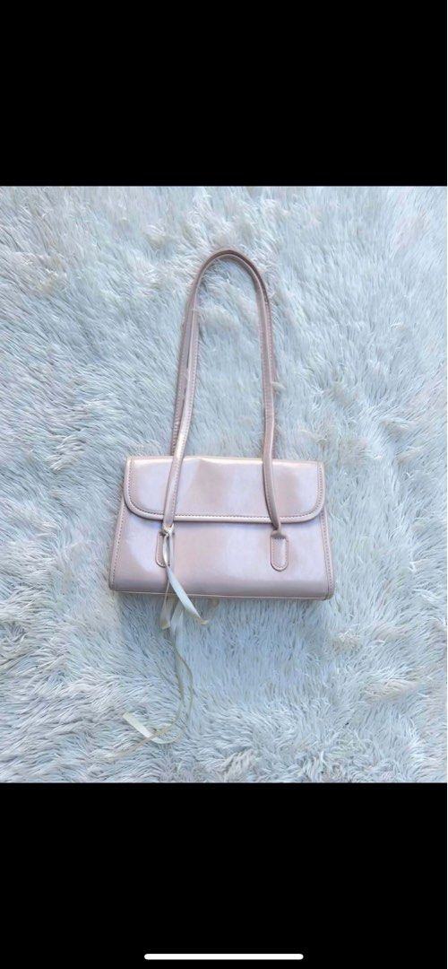 Pink Leather Shoulder Bag for Outing & School (Category: Shoulder Bags) located in Binan City. Submitted by veniceao (Listing ID 1460890790, Image 1). Description: PLEASE READ ❤️ Loc: Laguna (j&t sf starts at ₱54) For sure buyer: 1. Make an offer. 2. Send your details for confirmation 3. Pay until 3pm the next day I confirm the order. Details: - Cute pink shoulder bag - Ideal for school or going out - Made with durable material - Simple design wi