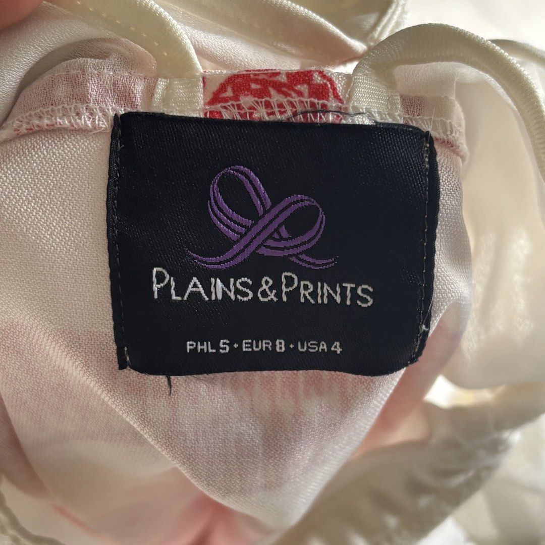 Plains & Prints Cold Shoulder Striped Top (Category: Blouses) located in Manila. Submitted by glenkm (Listing ID 1460787817, Image 2). Description: - White and red striped top from Plains & Prints - Features a cold shoulder design with flutter sleeves - Round neckline with a subtle textured trim - Versatile for casual outings or slightly dressed-up looks - Comfortable and stylish.