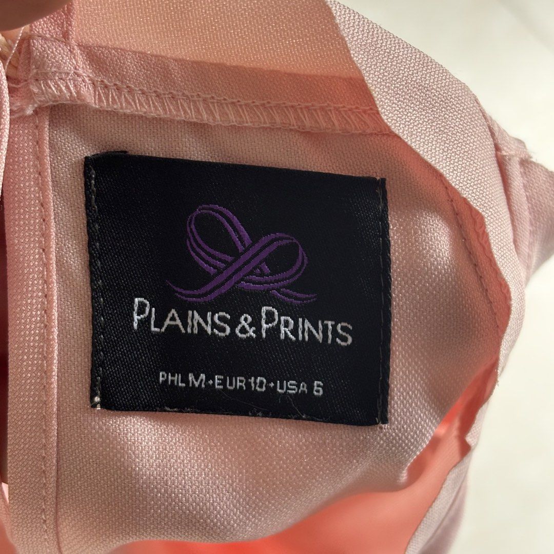 Plains & Prints Pink Scallop Cold Shoulder Top (Category: Blouses) located in Manila. Submitted by glenkm (Listing ID 1460787947, Image 3). Description: - Pink top from Plains & Prints - Scallop neckline - Cold shoulder design - Short sleeves - Button closure at the back neck - Size M (Philippine sizing).