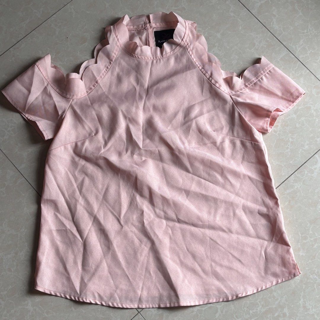 Plains & Prints Pink Scallop Cold Shoulder Top (Category: Blouses) located in Manila. Submitted by glenkm (Listing ID 1460787947, Image 1). Description: - Pink top from Plains & Prints - Scallop neckline - Cold shoulder design - Short sleeves - Button closure at the back neck - Size M (Philippine sizing).