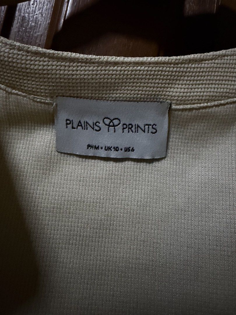 Plains and Prints Jaydenn Sleeve Blouse - Beige (Category: Blouses) located in Pasig City. Submitted by aprilluxcloset0812 (Listing ID 1460841591, Image 3). Description: RFS: decluttering EVERYTHING MUST GO‼️Just make a reasonable offer ❤️ All items ON HAND, handled with love, ready to ship! STORE POLICY: 📌Payment first, SHIPPING ONLY once fully paid (NO meet-ups; NO LALAMOVE RIDER BOOKING then tska MAGGCASH). ‼️WAG NA MAGMESSAGE SA AKIN KUNG CO