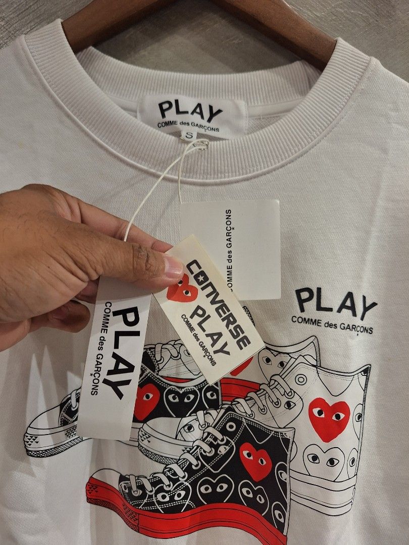 Play cdg x converse sweater white unisex (Category: Coats, Jackets and Outerwear) located in Muntinlupa City. Submitted by kstefanomela14 (Listing ID 1460716201, Image 3). Description: brandnew legit play cdg x converse white crewneck sweater small - 22x26 medium - 23x27 loose fit no issue no stain cod cop lbc lalamove j&t.