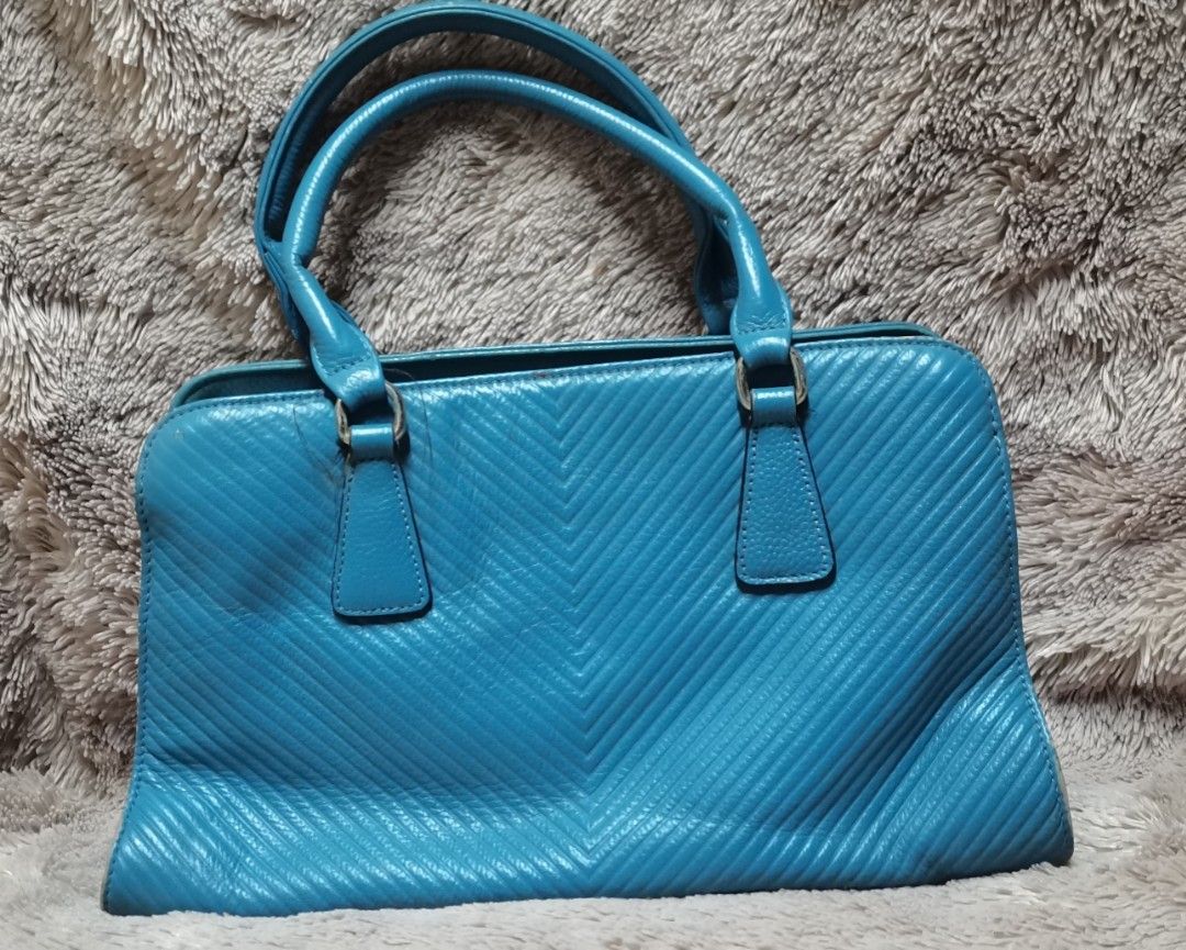 Playboy Bunny Teal Chevron Textured Handbag (Category: Shoulder Bags) located in Lucena. Submitted by Miss_KitKitYow (Listing ID 1460770620, Image 2). Description: Might consider😊😊 ⚠️MOP - G**SH ⚠️MOD - J&T ⚠️No COD 📌pics upon request.