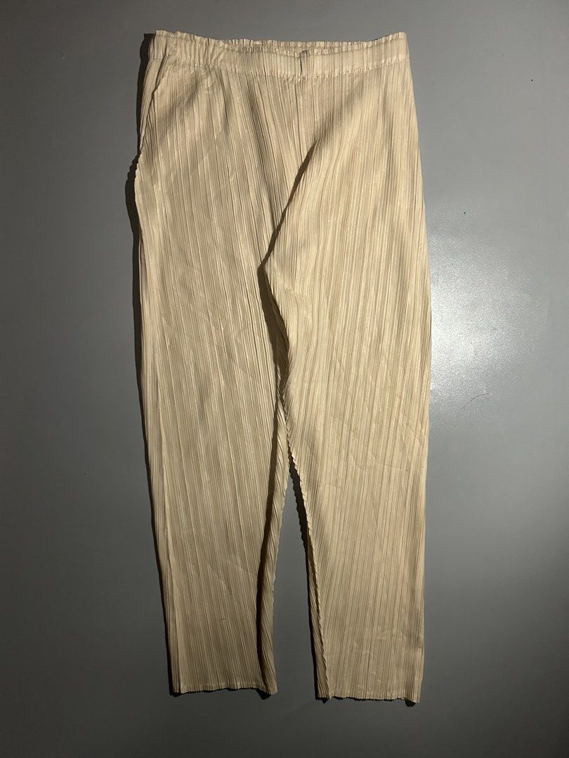 pleat please vibes (Category: Other Bottoms) located in Munoz. Submitted by itsmerhae.phoenix (Listing ID 1460849636, Image 1). Description: excellent condition waist 26 stretchable length 34 no tags.