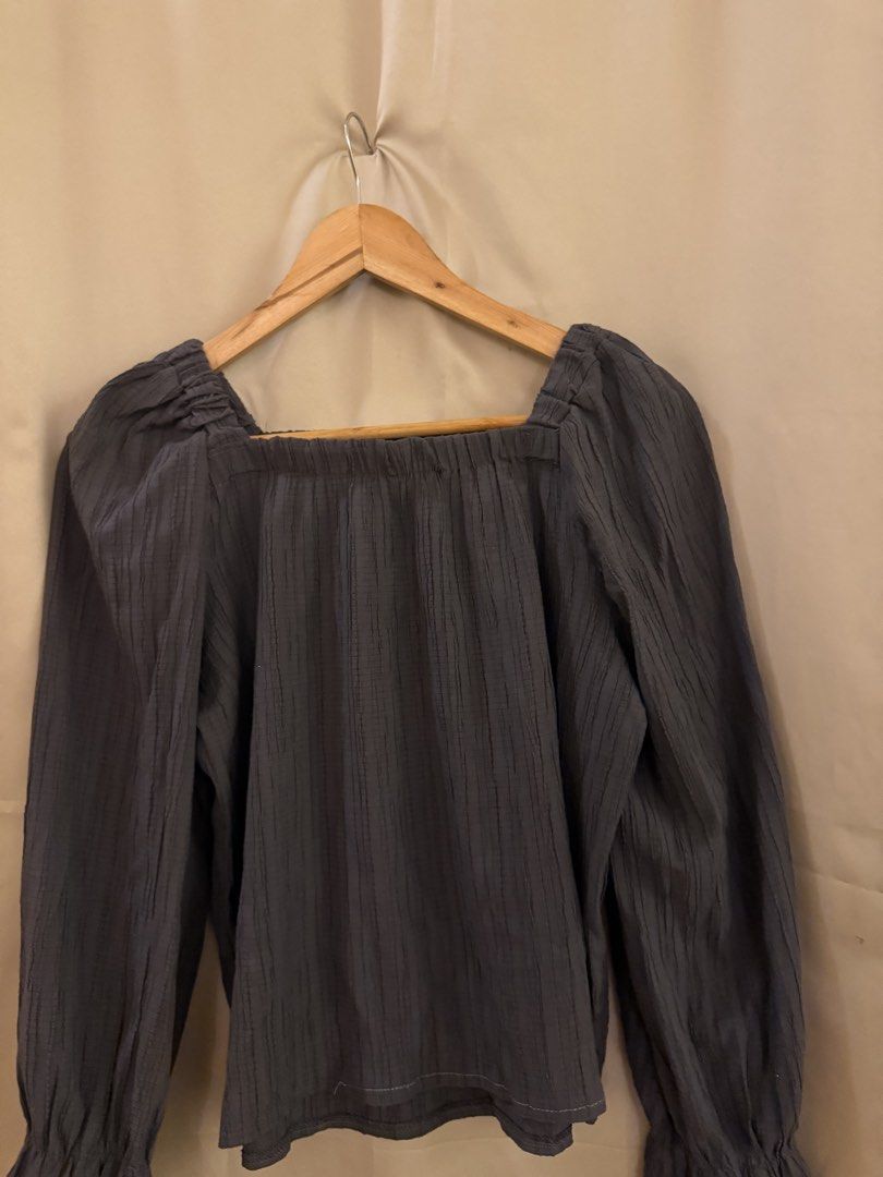 Pleated flowy puff sleeves top (Category: Blouses) located in Manila. Submitted by 414studio (Listing ID 1460900353, Image 2). Description: Flowy and lightweight fabric Linen-ish Oversize Puff sleeve.