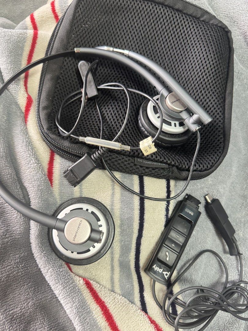 Poly EncorePro HW720 (Category: Headphones & Headsets) located in Pasay City. Submitted by imsmnthmrls (Listing ID 1460718463, Image 1). Description: Poly EncorePro HW70 Binaural (HW720 double ear, 78g) Wideband audio (up to 6.8 kHz / 100 Hz to 6.8 kHz) What’s included: Carrying case; Headset and Quick Disconnect.