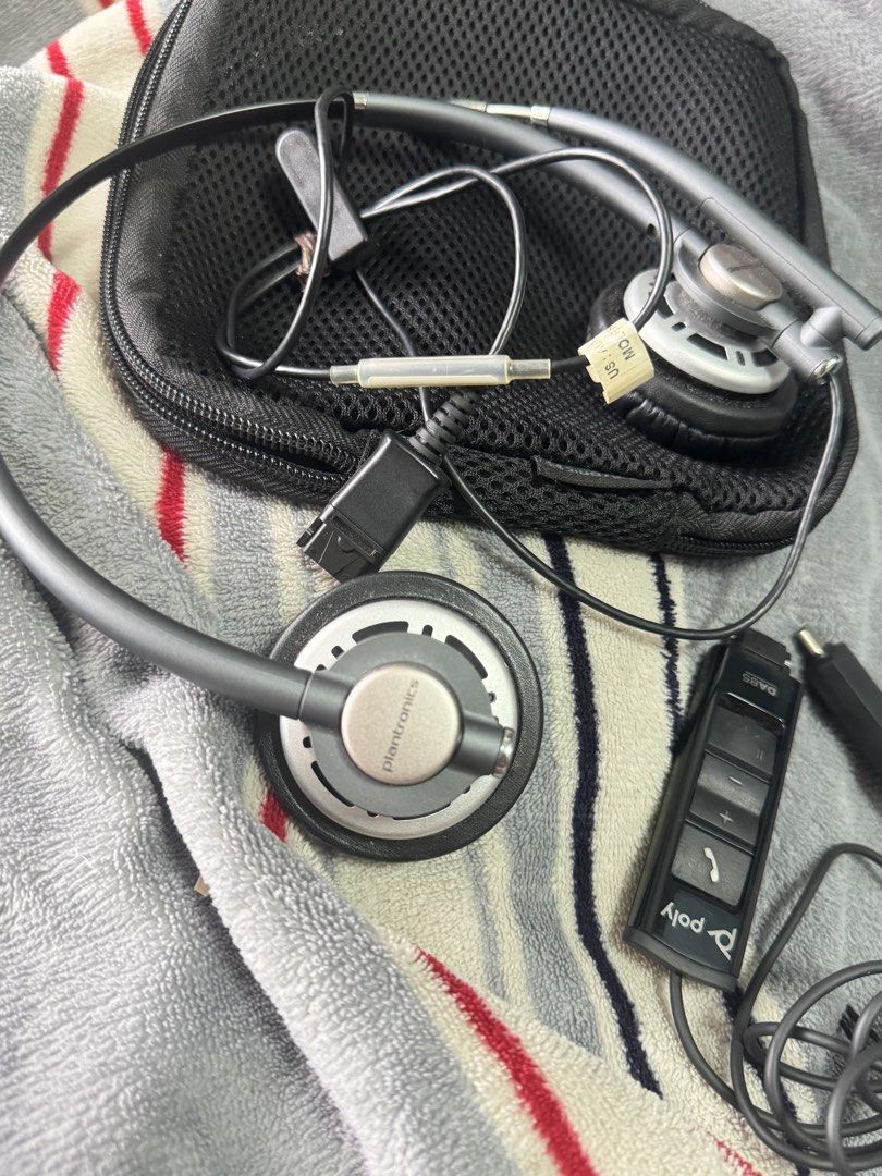 Poly EncorePro HW720 (Category: Headphones & Headsets) located in Pasay City. Submitted by imsmnthmrls (Listing ID 1460718463, Image 2). Description: Poly EncorePro HW70 Binaural (HW720 double ear, 78g) Wideband audio (up to 6.8 kHz / 100 Hz to 6.8 kHz) What’s included: Carrying case; Headset and Quick Disconnect.
