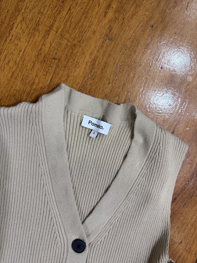 Pomelo Knitted top (Category: Sleeveless) located in Quezon City. Submitted by prettyme23 (Listing ID 1460868258, Image 2). Description: new item bought in thailand no issue size size small.