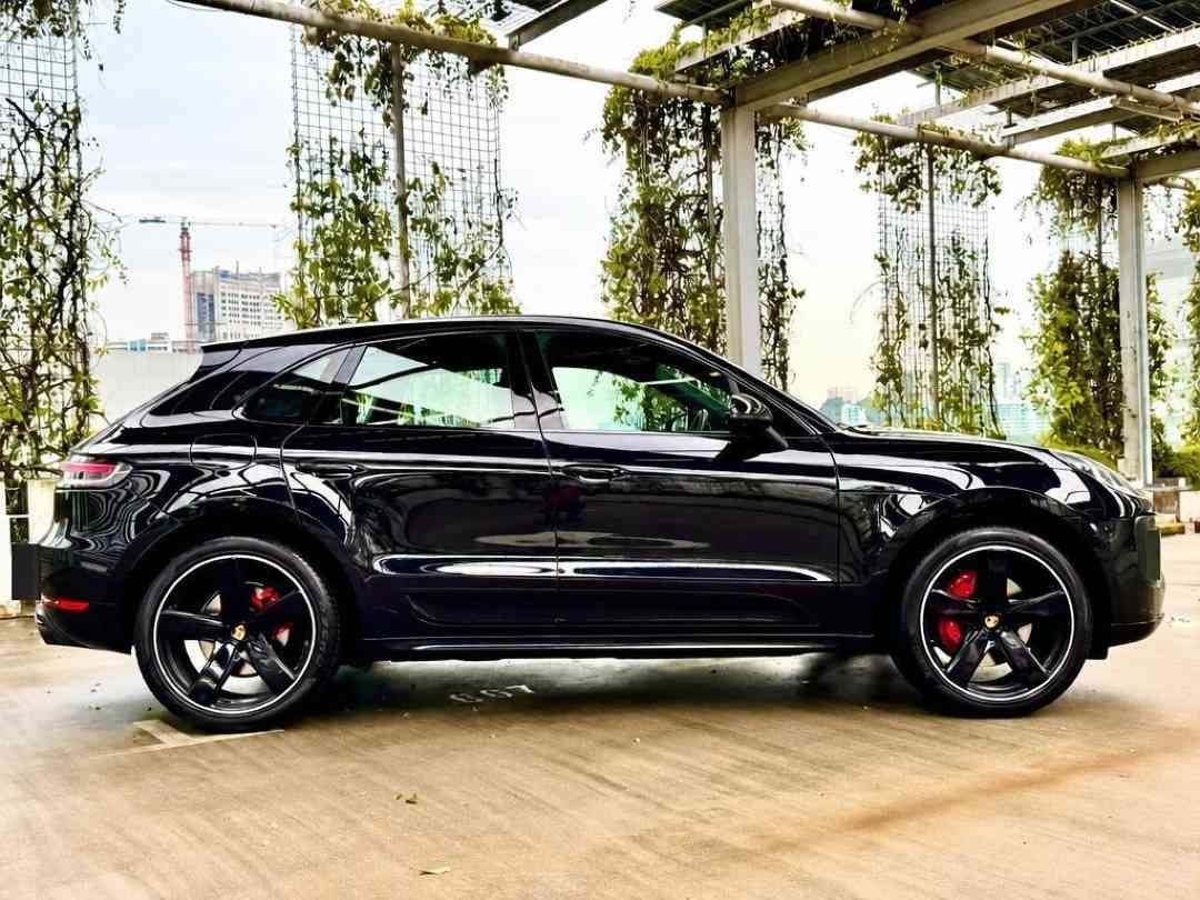 Porsche Macan GTS PDK 2.9 (A) (Category: Used Cars) located in Singapore. Submitted by carousell_certified_partners (Listing ID 1460853059, Image 2). Description: Rare Facelifted Performance-focused SUV featuring a 2.9-liter twin-turbo V6! Stunning original black exterior paired with luxury black interior. View with high expectations! All trade-ins are welcomed. Flexible viewing hours and financing available to tailor your needs! Contact us now, 