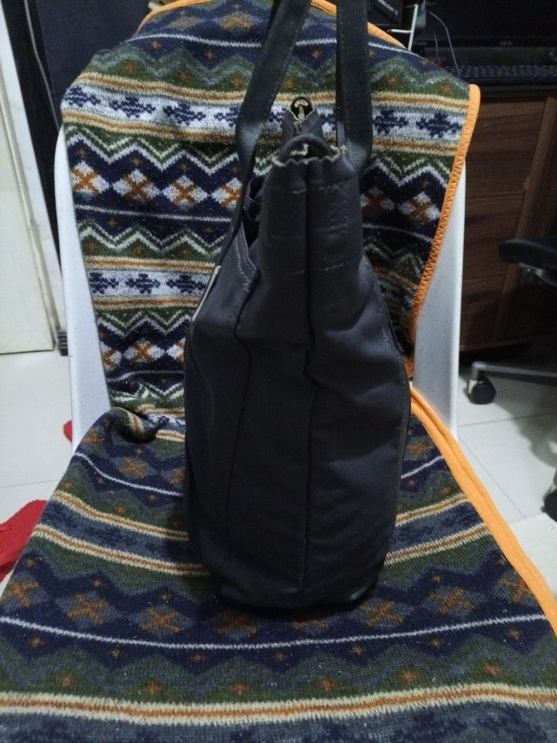 PORTER Hand Bag (Category: Shoulder Bags) located in Davao. Submitted by hermiepiam75360 (Listing ID 1460780317, Image 3). Description: .