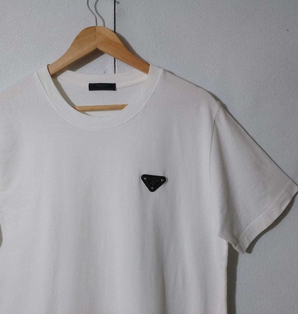 Prada (Category: Tshirts & Polo Shirts ) located in Iligan City. Submitted by jh_pr0 (Listing ID 1460843234, Image 3). Description: P4@dÅ Good as new Dimes: 20x29 Color rate: 9.9/10 No issue Mine: 1200+sf.