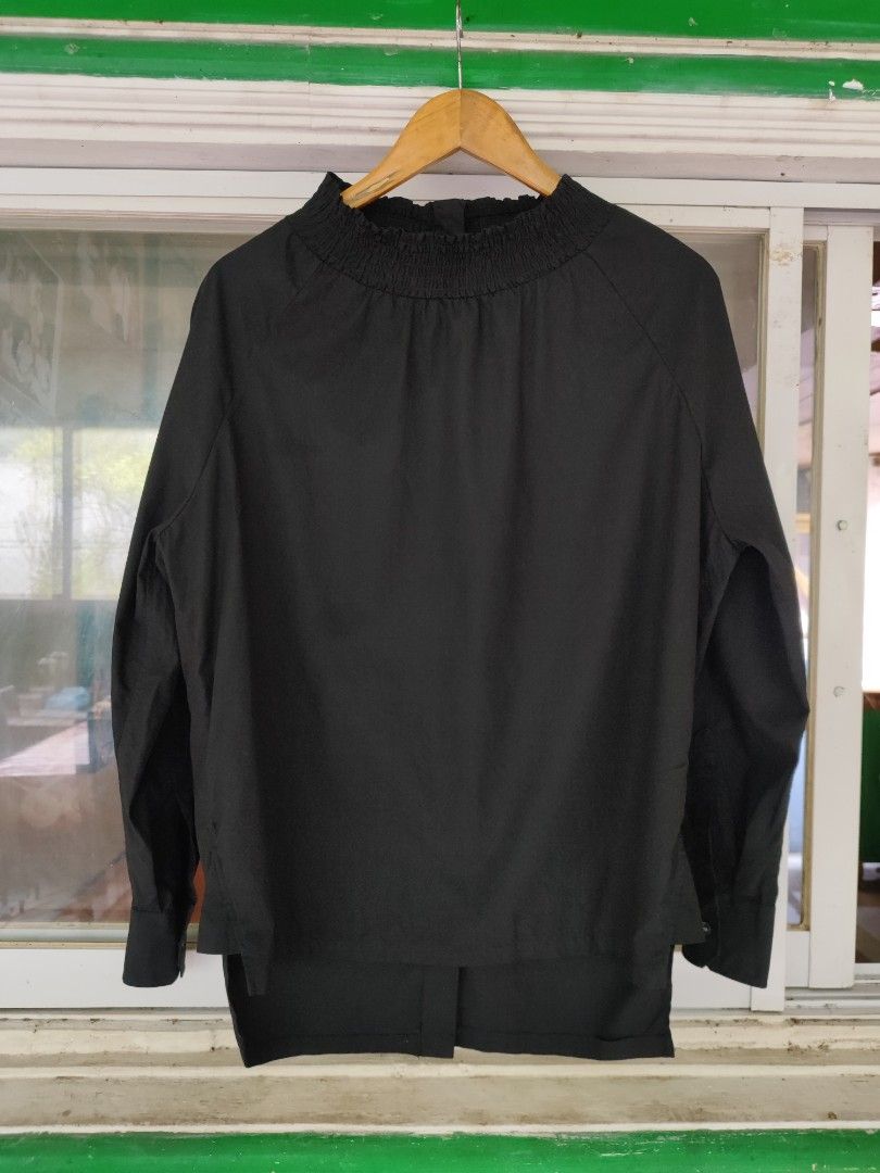 Prada Longsleeve (Category: Luxury Apparel) located in Bacolod City. Submitted by johnthrift (Listing ID 1460721127, Image 1). Description: Prada Longsleeve Complete Tags As New Condition Size 36 Black 21W 26/29L Dm me if youre interested.