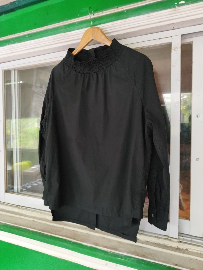 Prada Longsleeve (Category: Luxury Apparel) located in Bacolod City. Submitted by johnthrift (Listing ID 1460721127, Image 3). Description: Prada Longsleeve Complete Tags As New Condition Size 36 Black 21W 26/29L Dm me if youre interested.