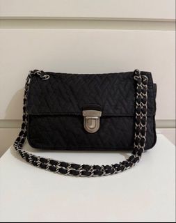 (Category: ) located in . Submitted by stopandshopforluxury (Listing ID 1460716072, Image 1). Description: .