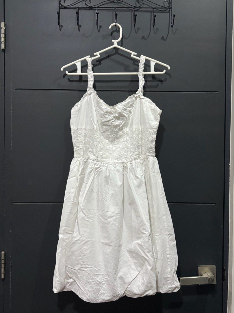 Preloved dress (Category: Dresses) located in Quezon City. Submitted by prettysasha00 (Listing ID 1460892258, Image 1). Description: preloved dresses for sale small to medium frames 100 each dress .