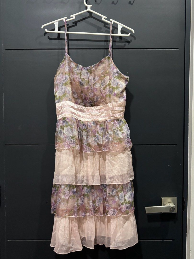 Preloved dress (Category: Dresses) located in Quezon City. Submitted by prettysasha00 (Listing ID 1460892258, Image 3). Description: preloved dresses for sale small to medium frames 100 each dress .