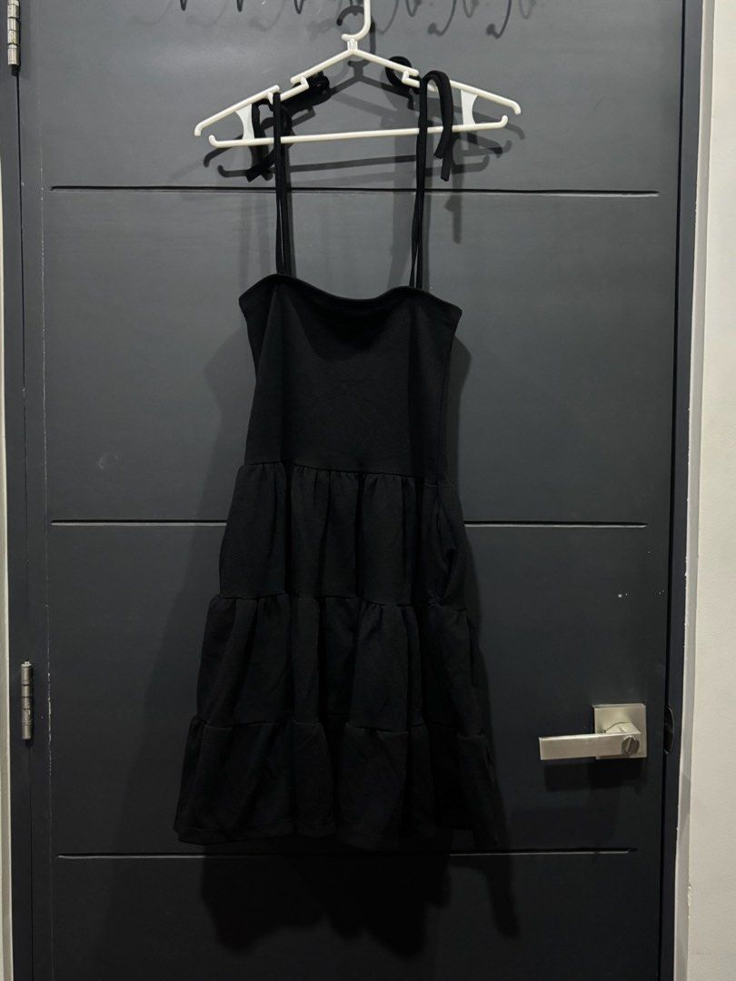 preloved dress (Category: Dresses) located in Quezon City. Submitted by prettysasha00 (Listing ID 1460892559, Image 2). Description: preloved dresses for sale small to medium frames 100 each.