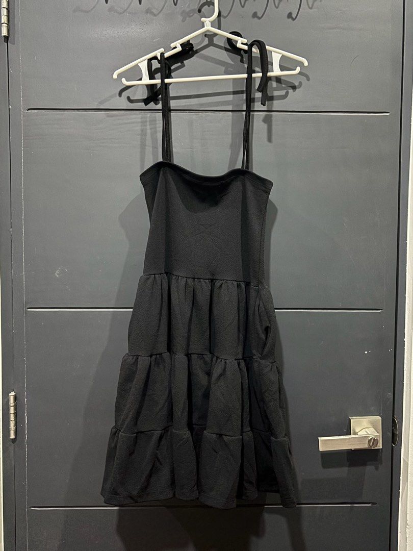 preloved dress (Category: Dresses) located in Quezon City. Submitted by prettysasha00 (Listing ID 1460892559, Image 1). Description: preloved dresses for sale small to medium frames 100 each.