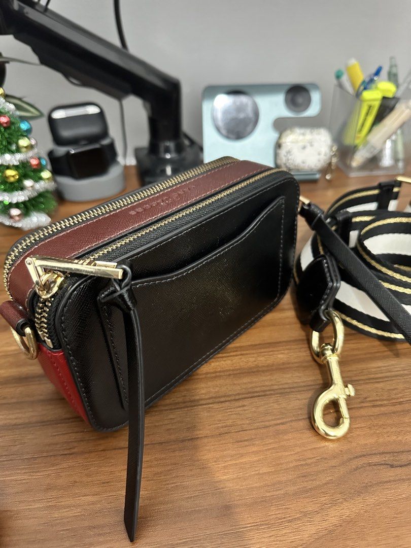 Preloved Marc Jacobs Camera Bag (Category: Cross-body Bags) located in Manila. Submitted by ivyabs (Listing ID 1460888690, Image 3). Description: Cainta, Rizal Decluttering as I’m in need of funds.