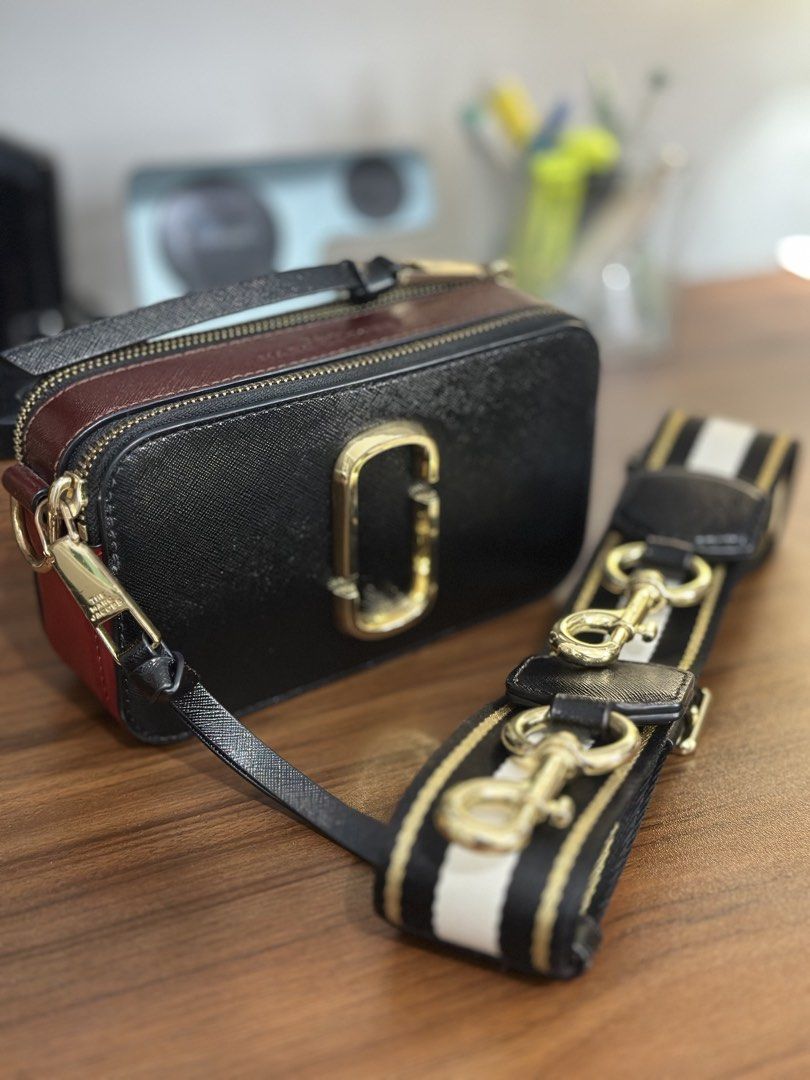 Preloved Marc Jacobs Camera Bag (Category: Cross-body Bags) located in Manila. Submitted by ivyabs (Listing ID 1460888690, Image 1). Description: Cainta, Rizal Decluttering as I’m in need of funds.