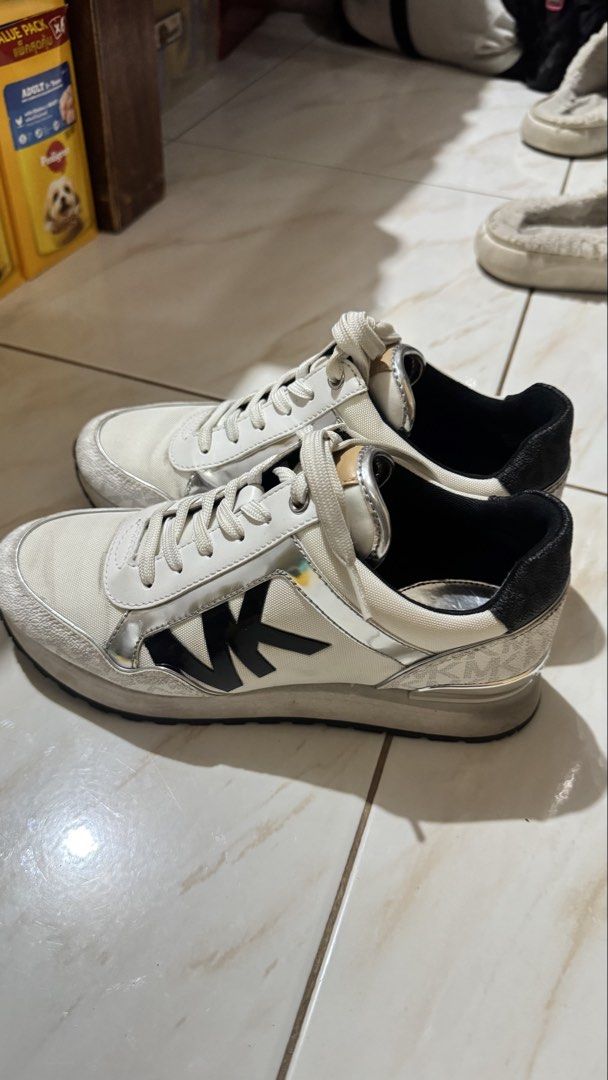 PRELOVED MICHAEL KORS MK LOGO SNEAKERS (Category: Sneakers) located in Pasig City. Submitted by lalalagorg (Listing ID 1460789132, Image 3). Description: Decluttering my Michael Kors MK Logo Sneakers 🤍✨ Classic white/cream with silver metallic details and the signature MK logo — easy to pair with casual outfits! ✨ Authentic Michael Kors ✨ White/cream + silver colorway ✨ Signature MK logo detail ✨ Comfortable everyday sneakers ✨ Preloved Conditio