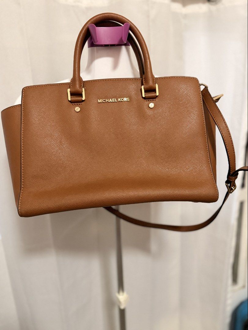 Preloved Michael Kors Selma (Category: Luxury Bags & Wallets) located in Manila. Submitted by onwrd_frwrd (Listing ID 1460889347, Image 1). Description: Preloved MK Bag, Authentic with dustbag, detachable strap PM if interested 📲 Gcash/Maya/UB Buy smart, waste less. Pass it ONWRD>> Let the story continue. 📍North/West Fairview, Quezon City. Please arrange your delivery upon payment. Preloved, cared items. Expect some wear & tear too.🌸 .