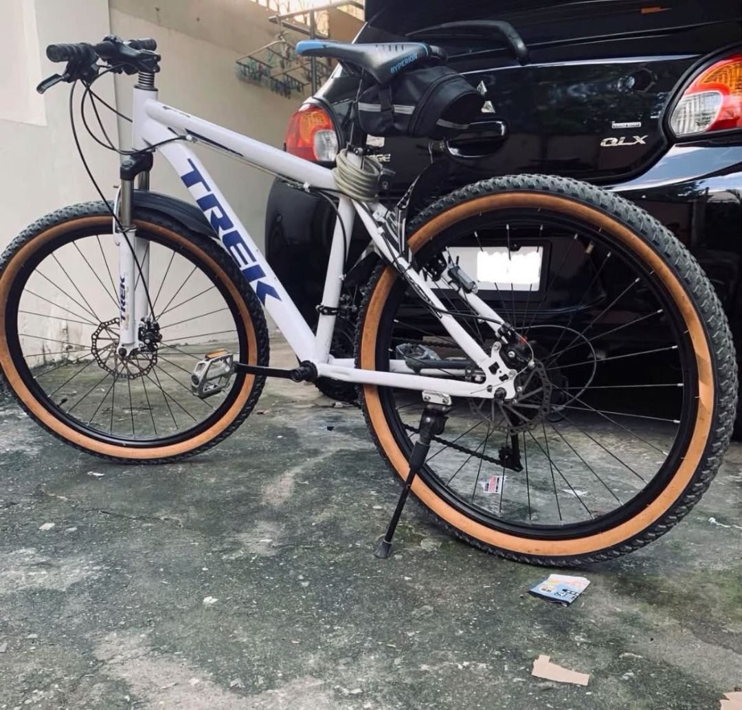 PRE-LOVED MOUNTAIN BIKE (Category: Bicycles) located in Caloocan City. Submitted by ejm_2026 (Listing ID 1460747875, Image 1). Description: slightly used, steel body frame, compass gum wall wheels.