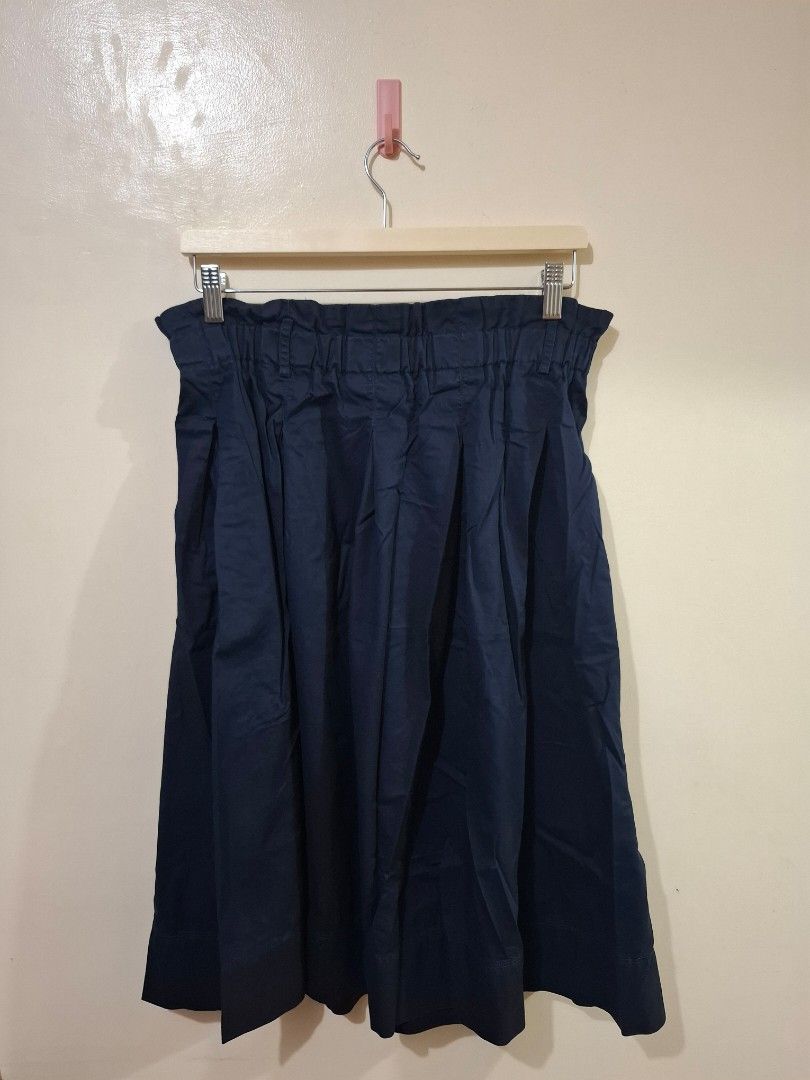 (Pre-loved) Navy Skirt (Category: Skirts) located in Quezon City. Submitted by trendsbykikay (Listing ID 1460717109, Image 1). Description: 📍Ready to wear item 📍Medium on Tag (but can fit upto Large - size 32 like me) 📍With minor flaw (please see photo number 4 but barely noticable).